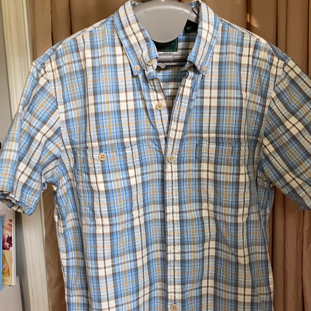 Short sleeve button down